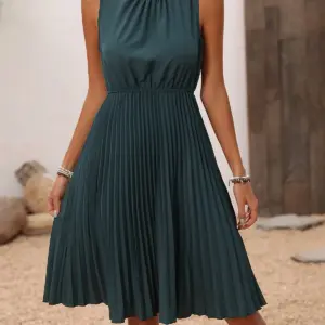 Women's Dark Green Sleeveless Dress